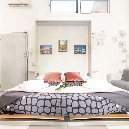 Апартаменты Loft Overlooking The Rooftops In Santa Croce *